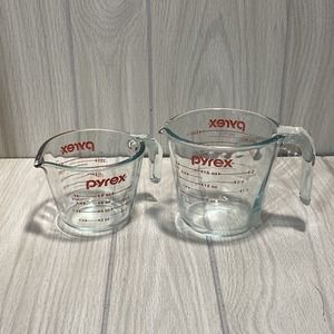 PYREX (2) MEASURING PITCHERS (2 CUPS & 1 CUP) METRIC, CUPS, OUNCES WITH HANDLES